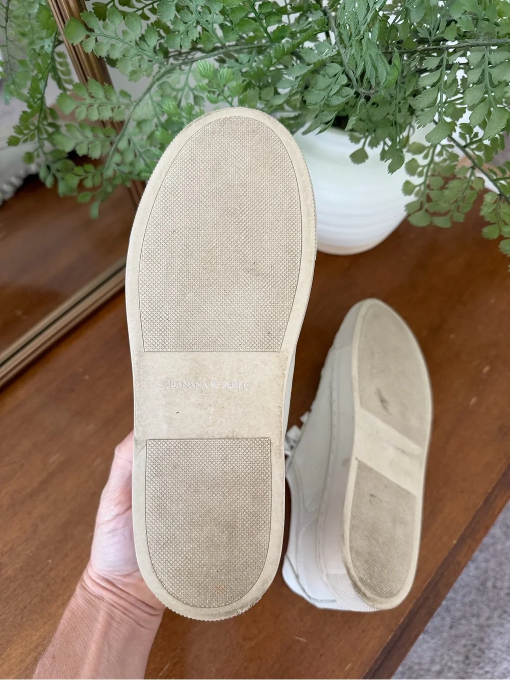 Banana Republic Cream Leather Low-Top Men’s Sneakers